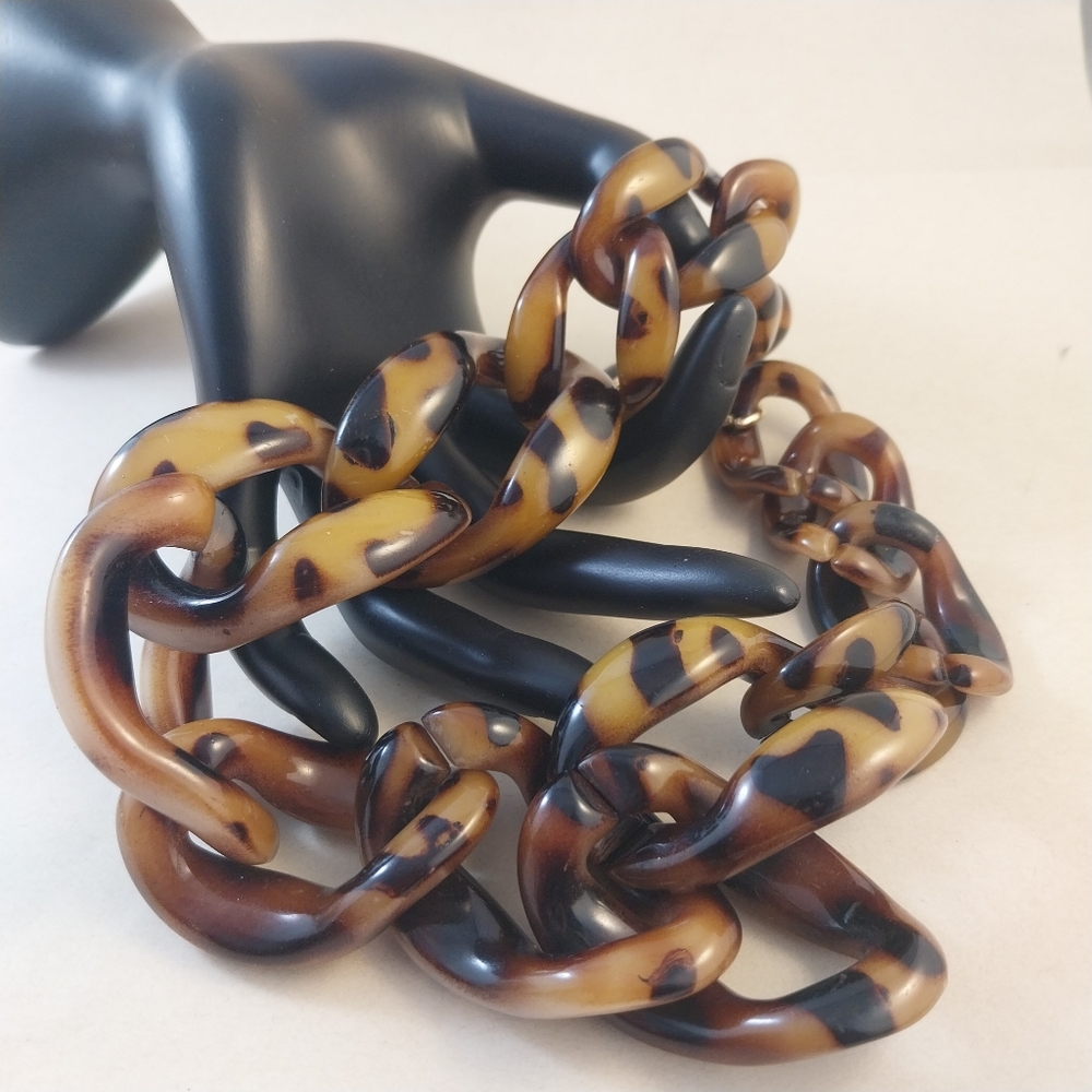 Chic Tortoise Plastik Necklace - Picture 4 of 14